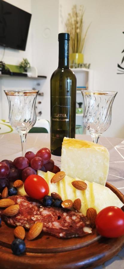 Apartmani Marija Kolan Bagian luar foto